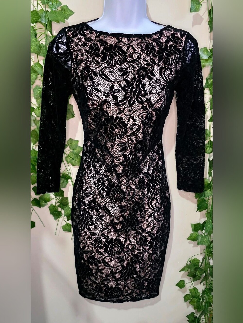 XS • Moda International Dress
